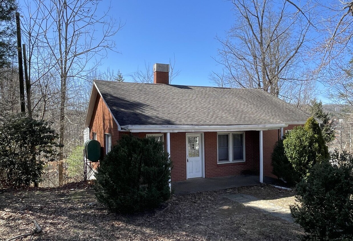 Primary Photo - 150 Windy Drive
