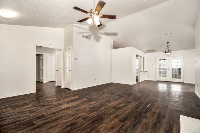 Building Photo - 1709 Huntington Dr