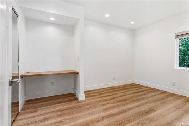 Foto del edificio - 6200 Woodlake Ave