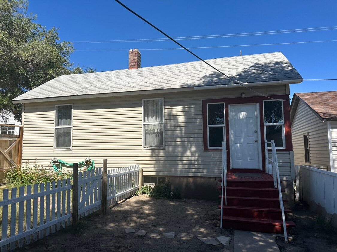 617 W Pine St, Rawlins, WY 82301 House Rental in Rawlins, WY
