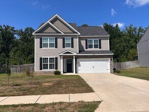 Building Photo - 204 Pebble Ln