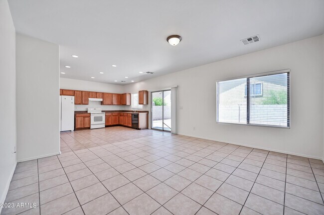 Foto del edificio - 630 E Dekalb Ln