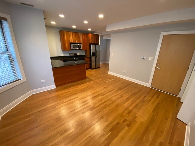 Building Photo - 1448 W Thorndale Ave