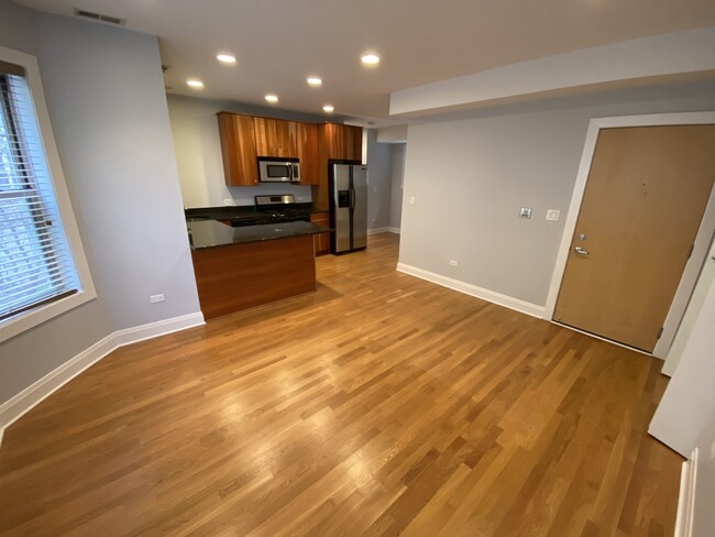 Building Photo - 1452 W Thorndale Ave
