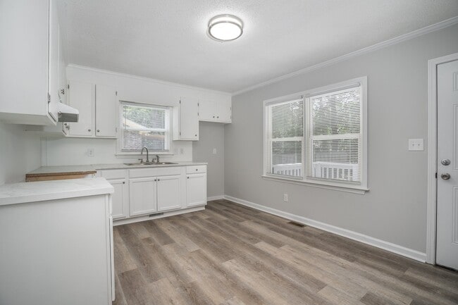 Building Photo - 580 Starling Way