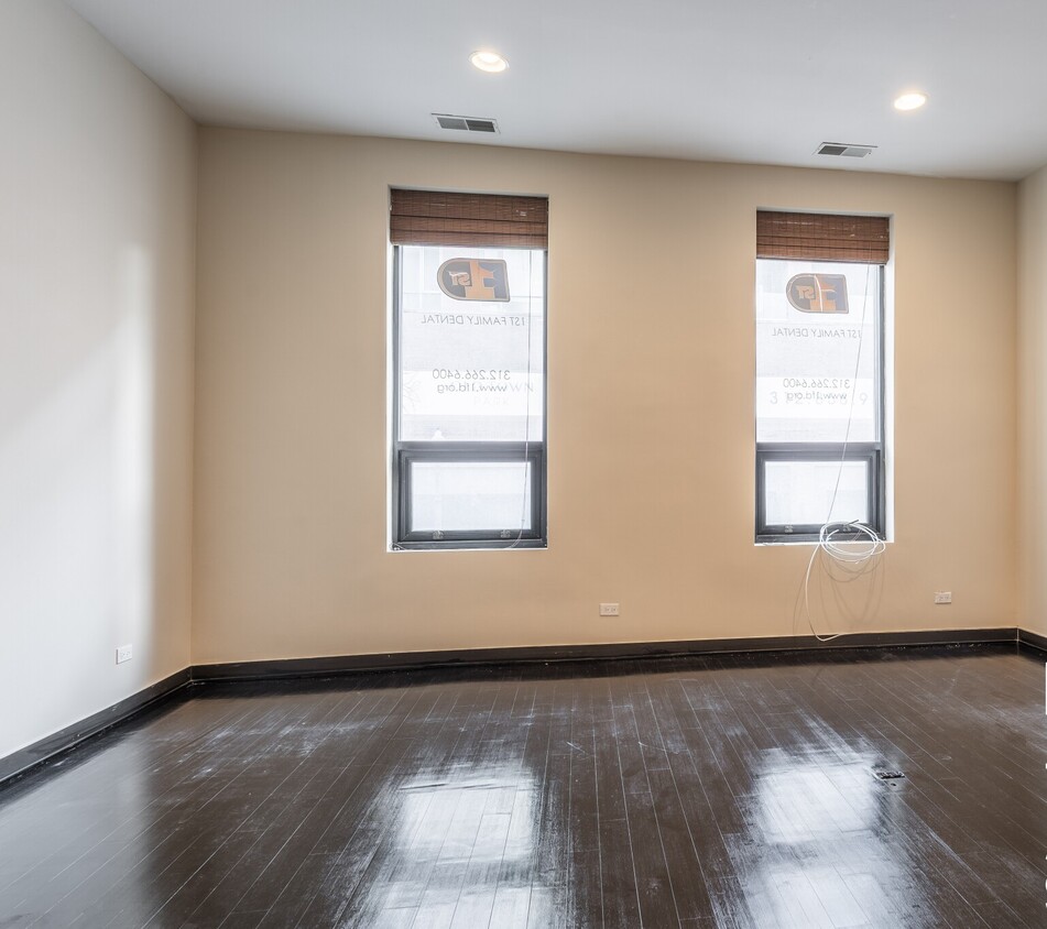 Foto principal - 206 W Division St