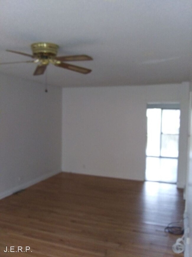 Building Photo - 2 br, 1 bath House - 120 S. Park St. - Unit-1