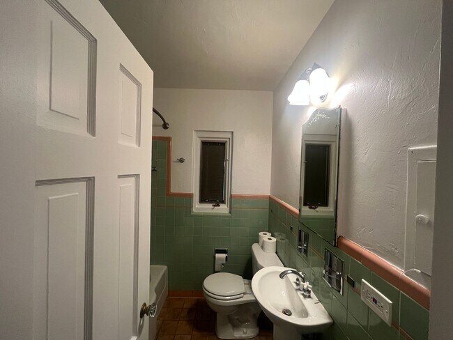 Foto del edificio - 2 bed 2 bath Ranch style home in Montclair neighborhood!