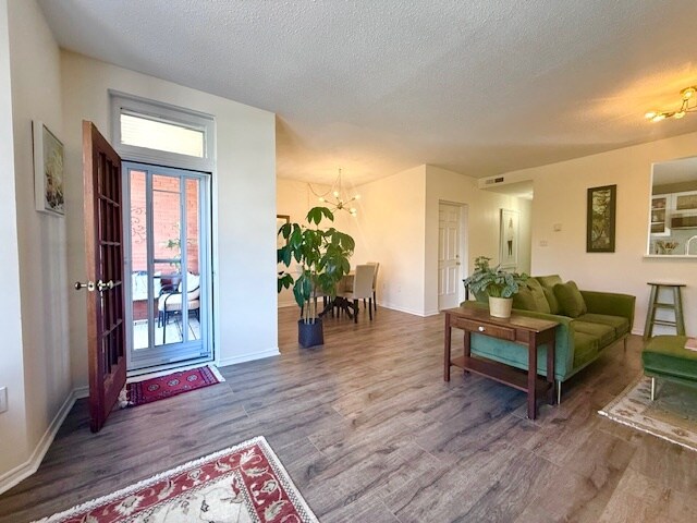 Building Photo - Gorgeous Executive 1+Den Condo in Downtown London * Parking * AVAIL DEC 1