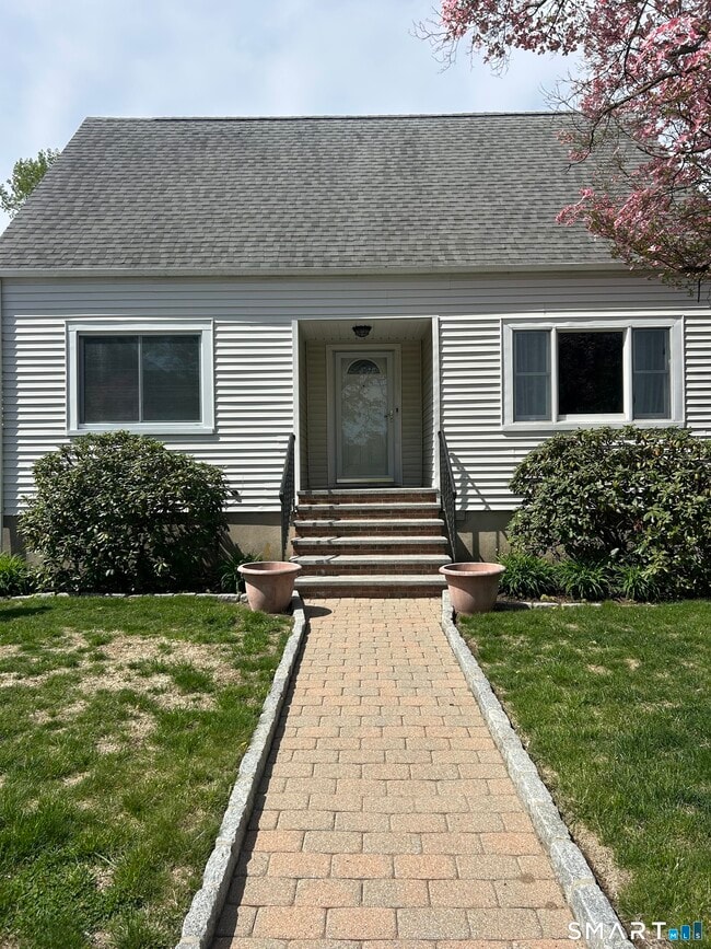 Building Photo - 39 Waterbury Ave