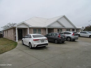 Building Photo - 612 Helen Ave