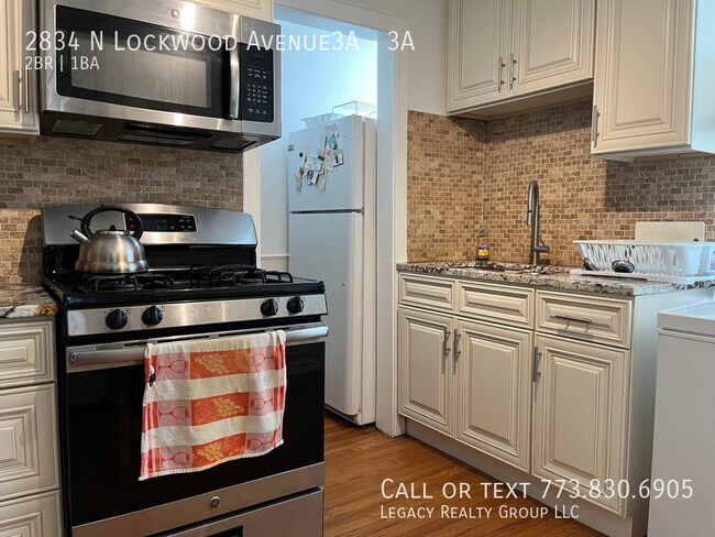 Foto del edificio - 2834 N Lockwood Ave