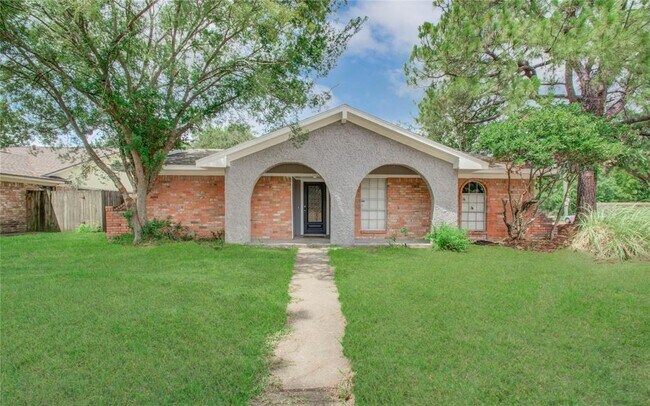 Building Photo - 10111 Heather Hill Dr