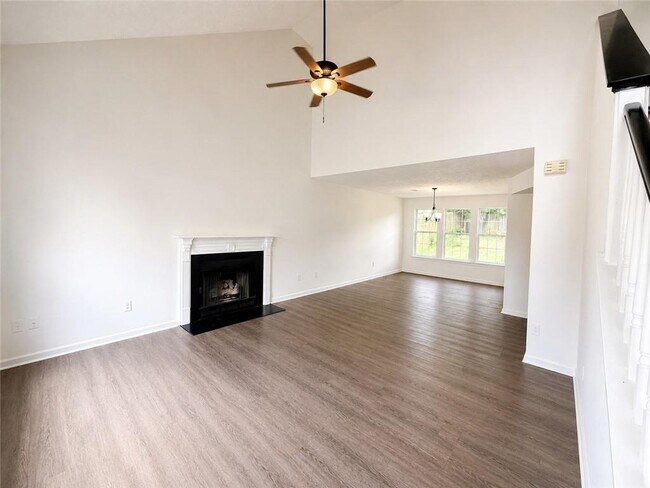 Foto del edificio - 2095 Glynmoore Dr