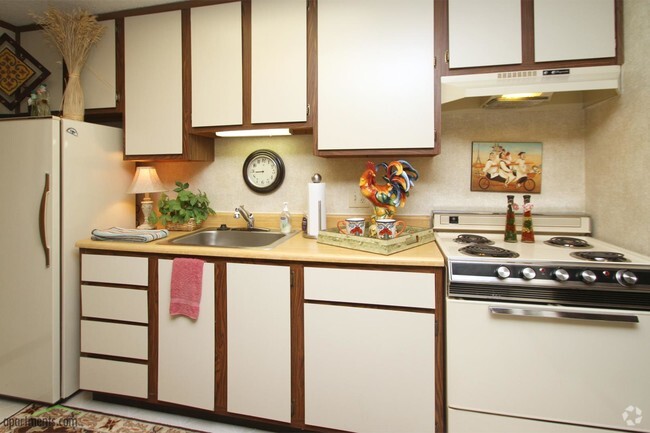 Kitchen - Oakwood Park Apartments