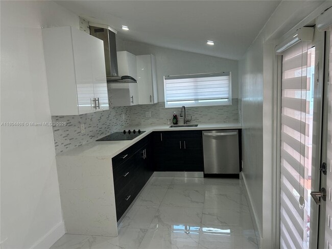 Foto del edificio - 5665 SW 5th Terrace
