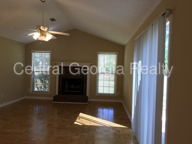 Building Photo - 300 Woodland Ridge Cir