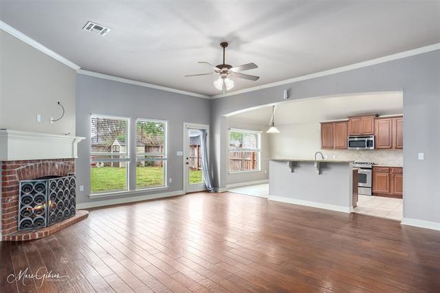 Foto del edificio - 2330 Tallgrass Cir