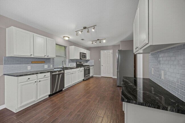 Foto del edificio - 11304 Avering Ln