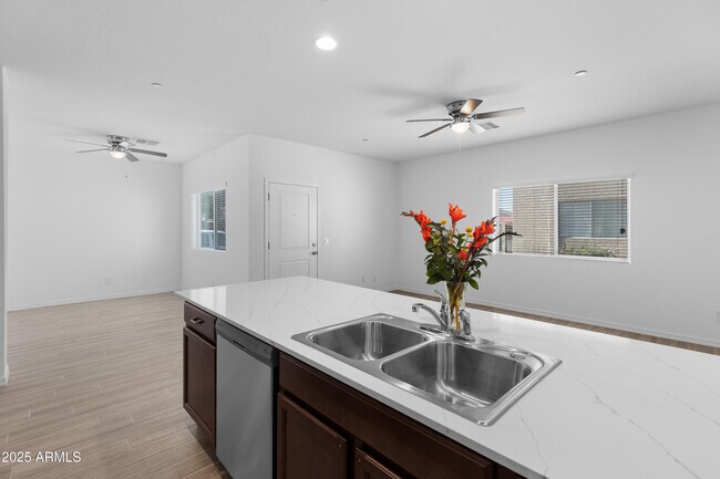 Foto del edificio - 2842 E Tracy Ln