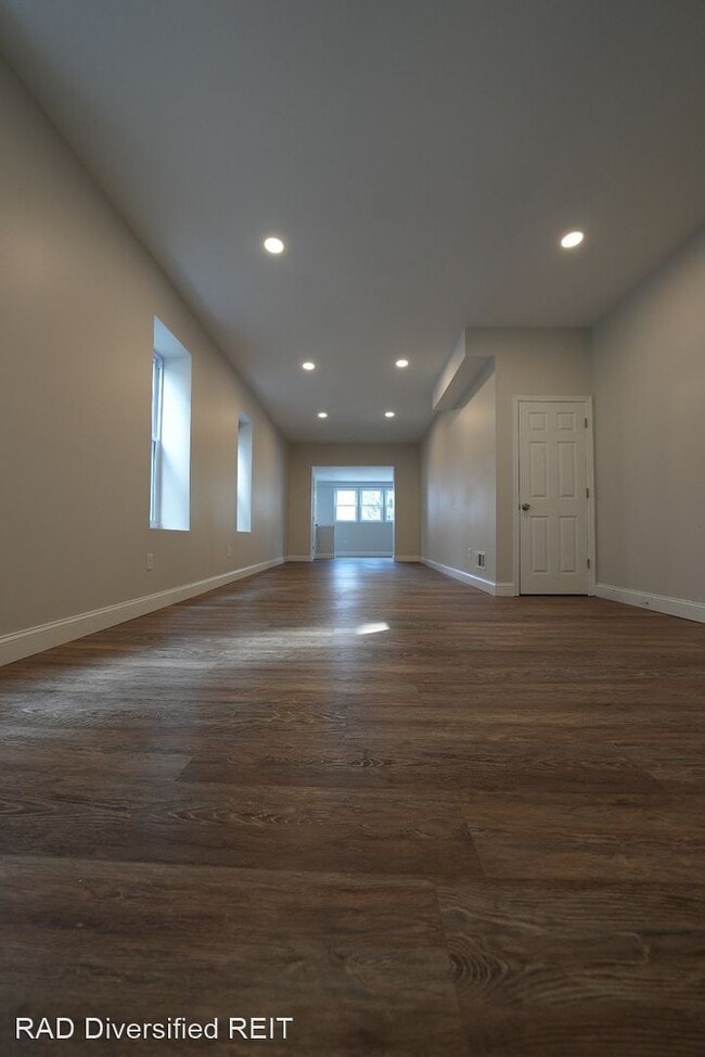 Building Photo - 3 br, 2.5 bath House - 30 E Meehan Ave