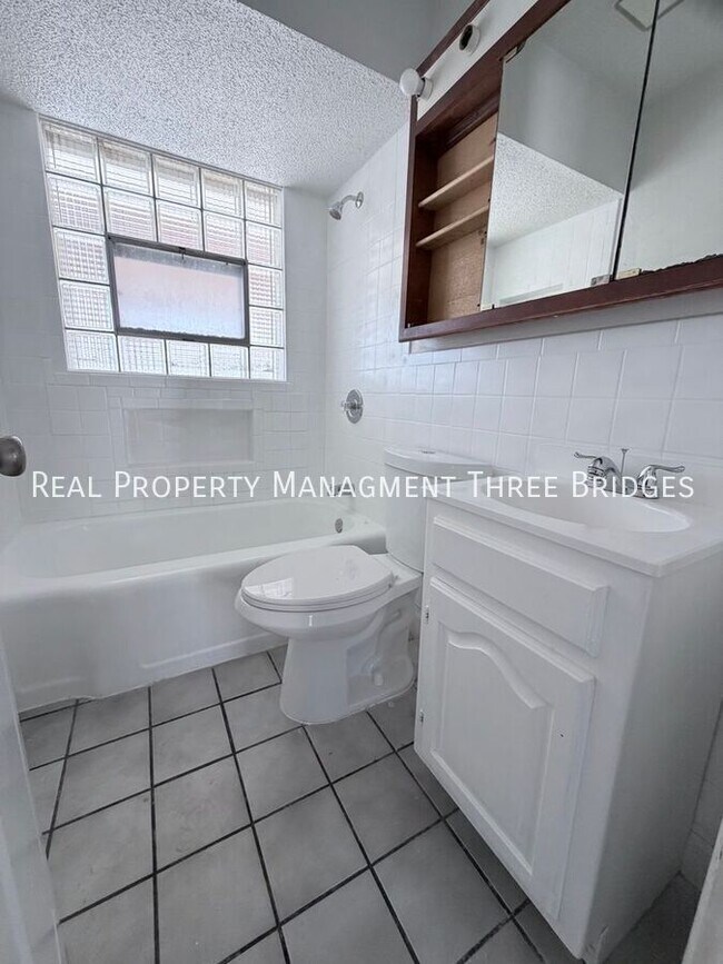 Building Photo - 35 S Barat Ave