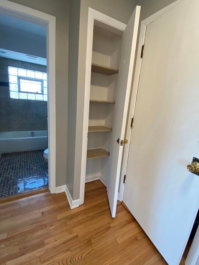 Foto del edificio - 8156 W Walsh Ln
