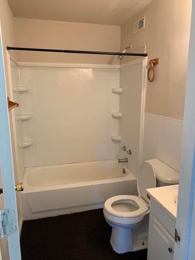 Building Photo - 2423-2425 Negley Ct