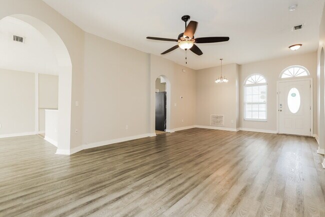 Building Photo - 30853 Sade Ct