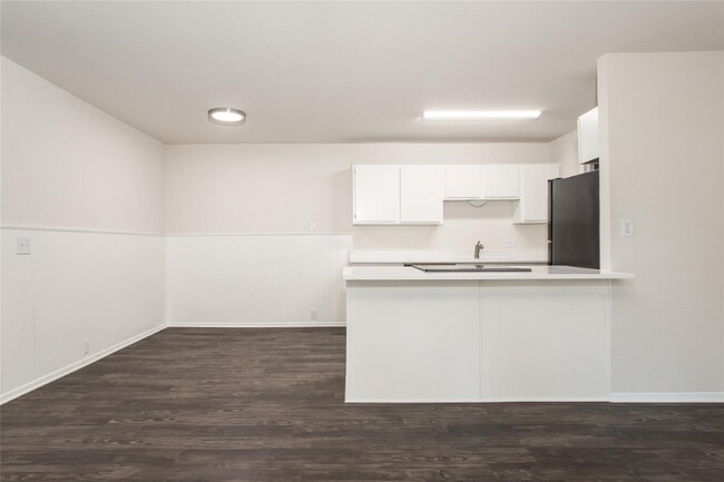 Foto del edificio - 5020 Donnelly Ave