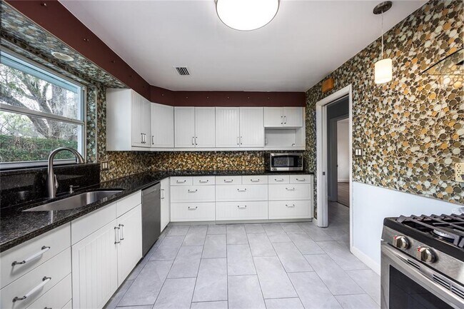 Foto del edificio - 1421 NW 30th St