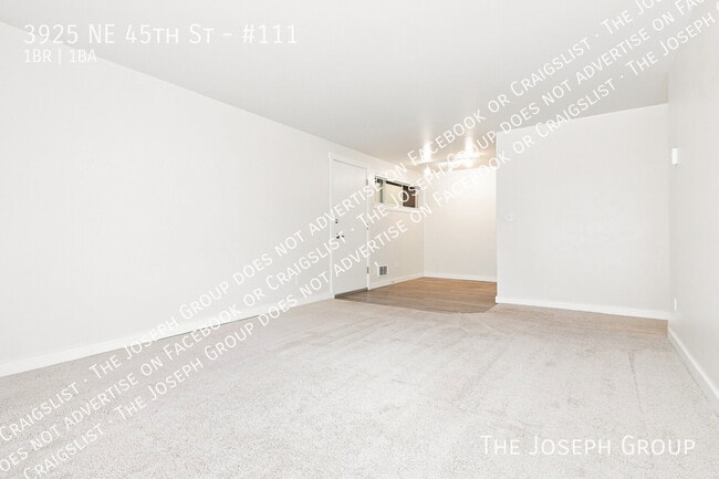 Building Photo - 3925 NE 45th St