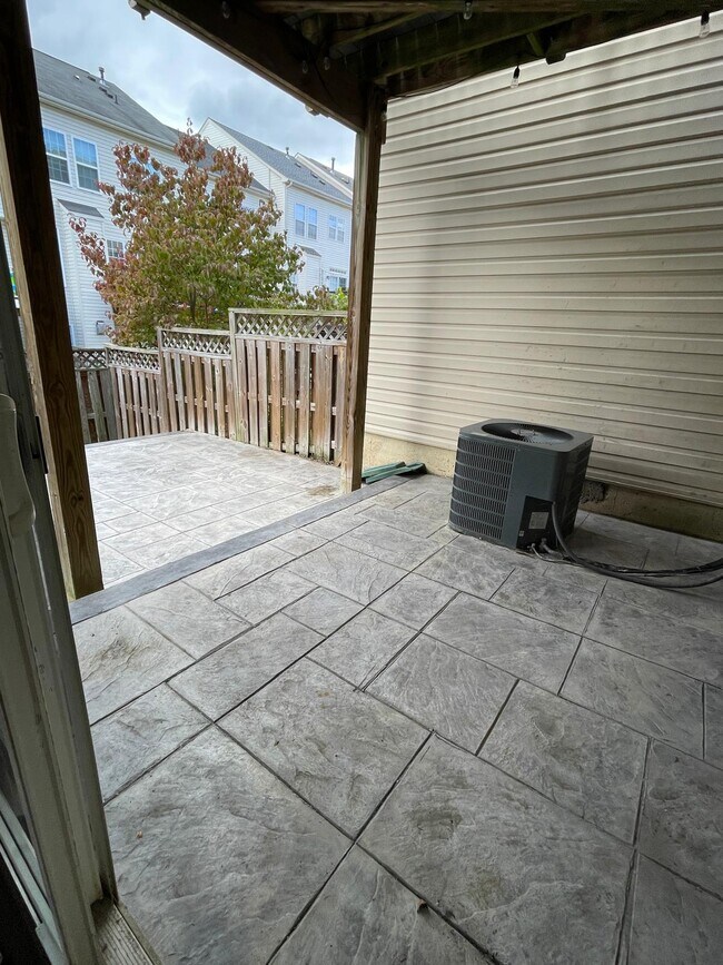 Patio - 25149 Sodalite Sq