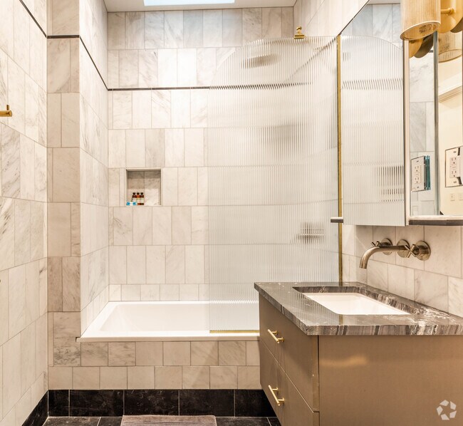 1BR LOFT - BATHROOM-5A - 121 E 37th St