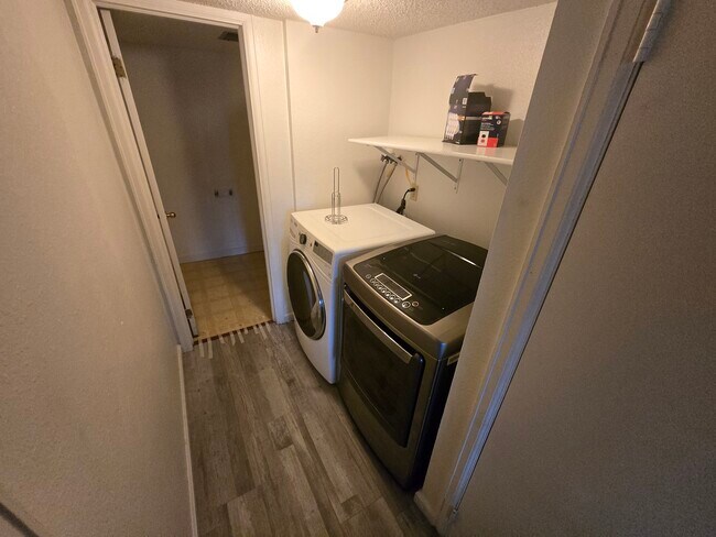 Foto del edificio - 1949 S Mobile St