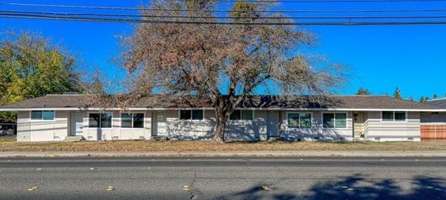 Building Photo - 809 E Bellevue Rd