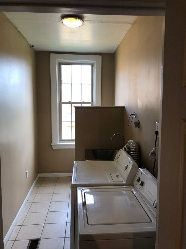 Building Photo - 3 Bedroom Arlington / Southside Slopes Tow...