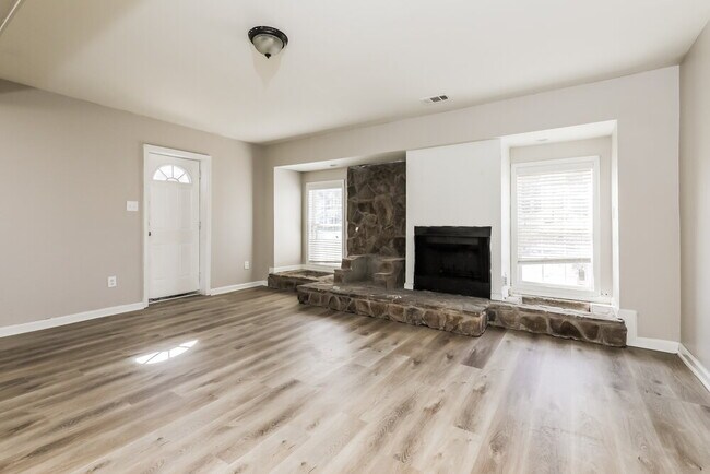 Foto del edificio - 6396 Thornhedge Dr