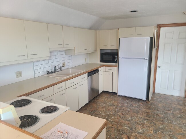 Kitchen - 16 Harvard St