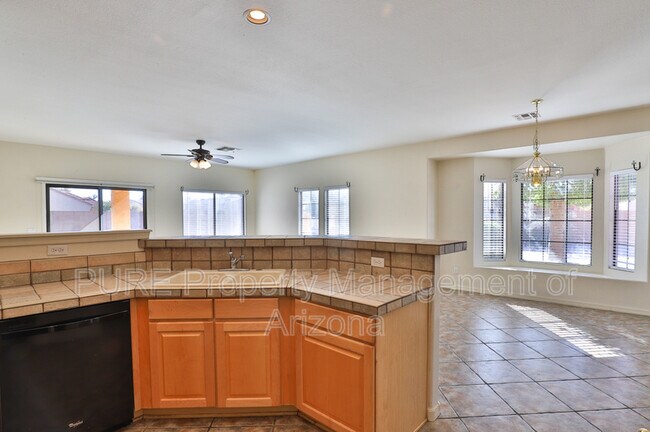 Foto del edificio - 3036 E Fremont Rd