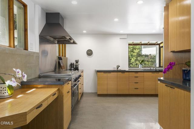 Foto del edificio - 3551 Dixie Canyon Pl