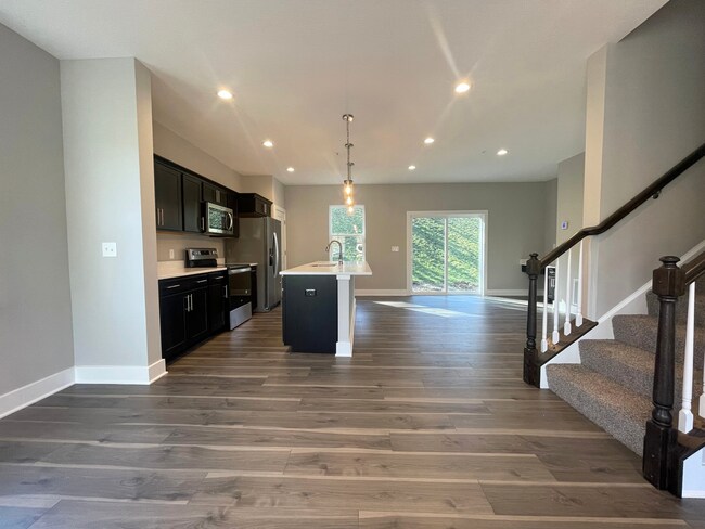 Foto del edificio - New 3 Bedroom Townhouse! Franklin Regional...