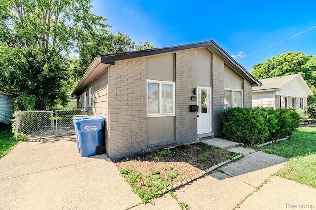 Foto del edificio - 23257 Stewart Ave