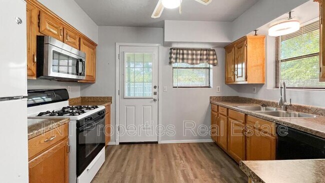 Building Photo - 1008 Mistywood Cir