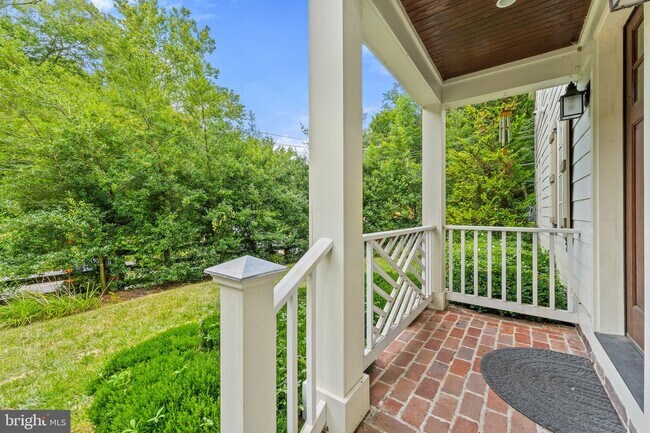 Foto del edificio - 808 Swinks Mill Rd