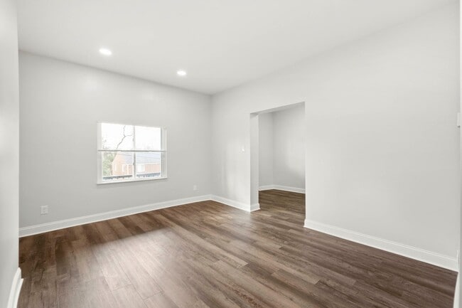 Building Photo - Amazing 5 bedroom home in Beechview available July 1!