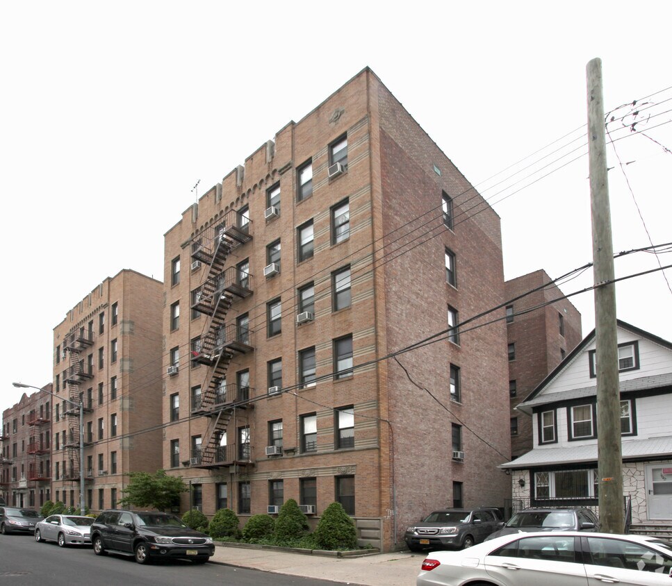 Foto del edificio - 1654 E 13th St