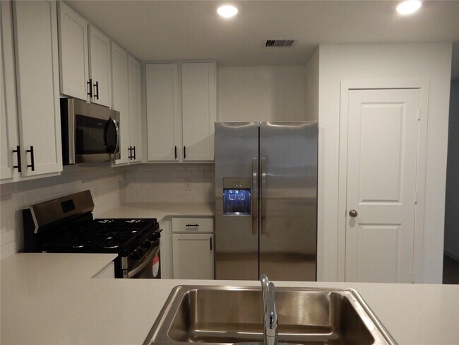 Building Photo - 21369 Carosella Dr