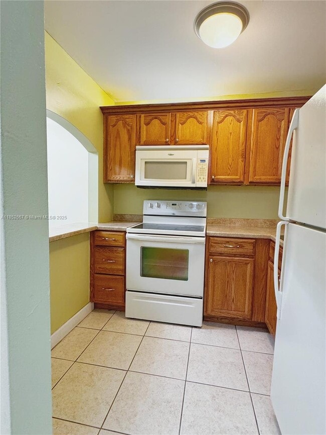 Foto del edificio - 8325 Sunrise Lakes Blvd