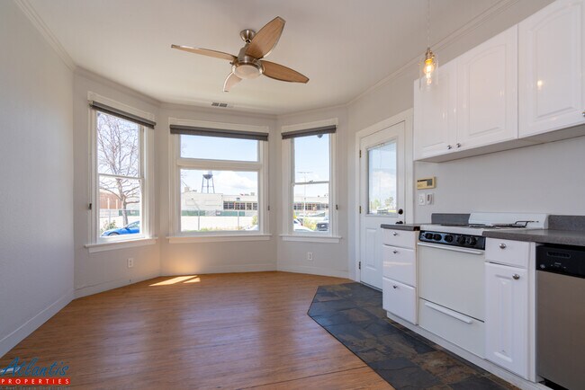 Foto del edificio - 338 Royal Ave